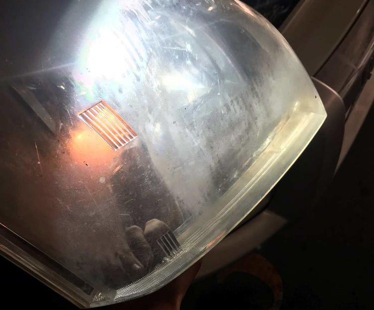  شيخوخة المصابيح الأمامية