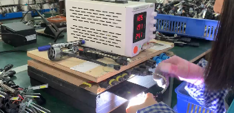 لماذا يختبر المصابيح الأمامية لسيارة LED A