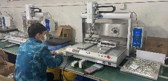 هل يمكن لحام الآلة أن تساعد مصنع ضوء السيارة على تحسين الكفاءة